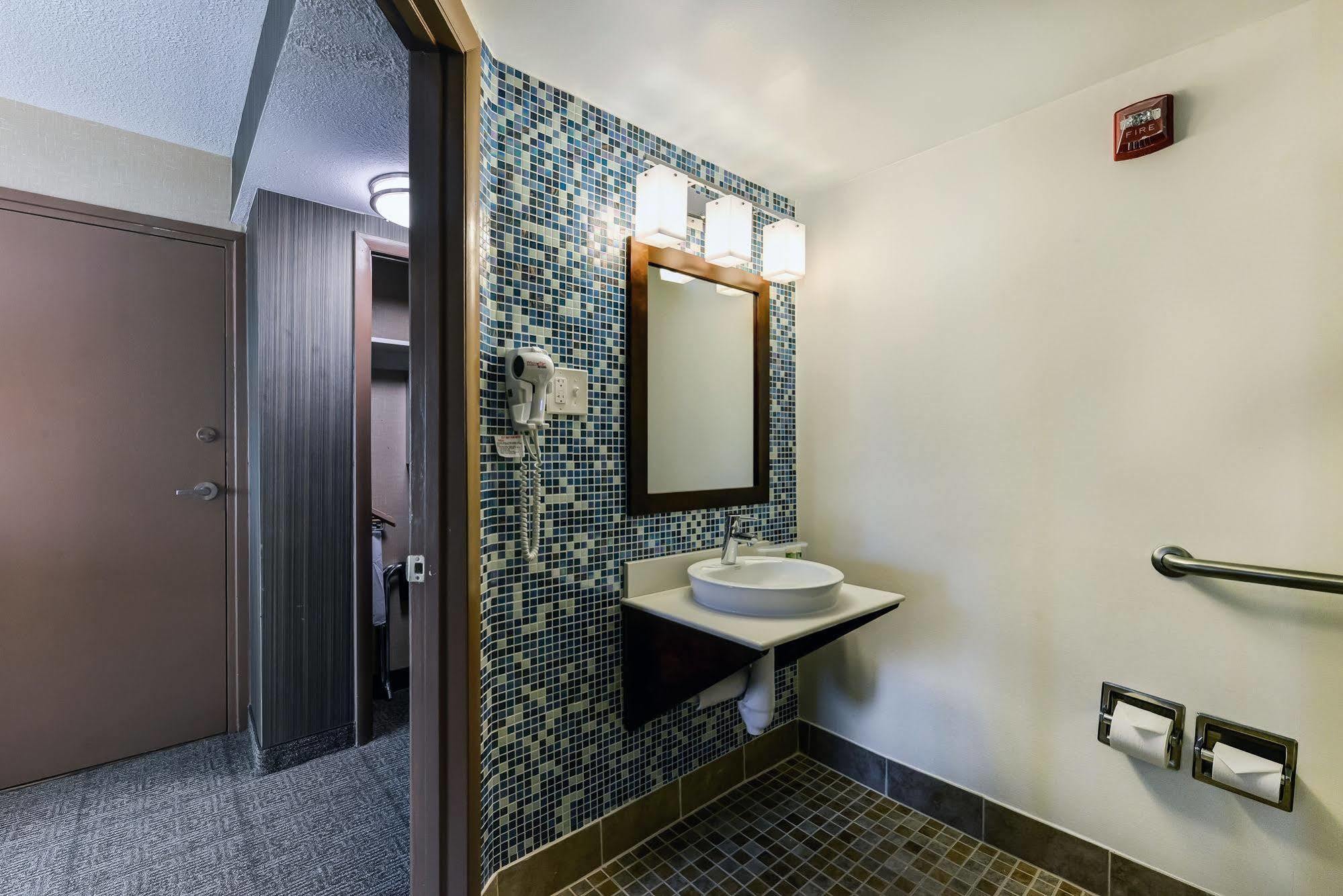Holiday Inn Express Washington Dc Silver Spring By Ihg Екстериор снимка